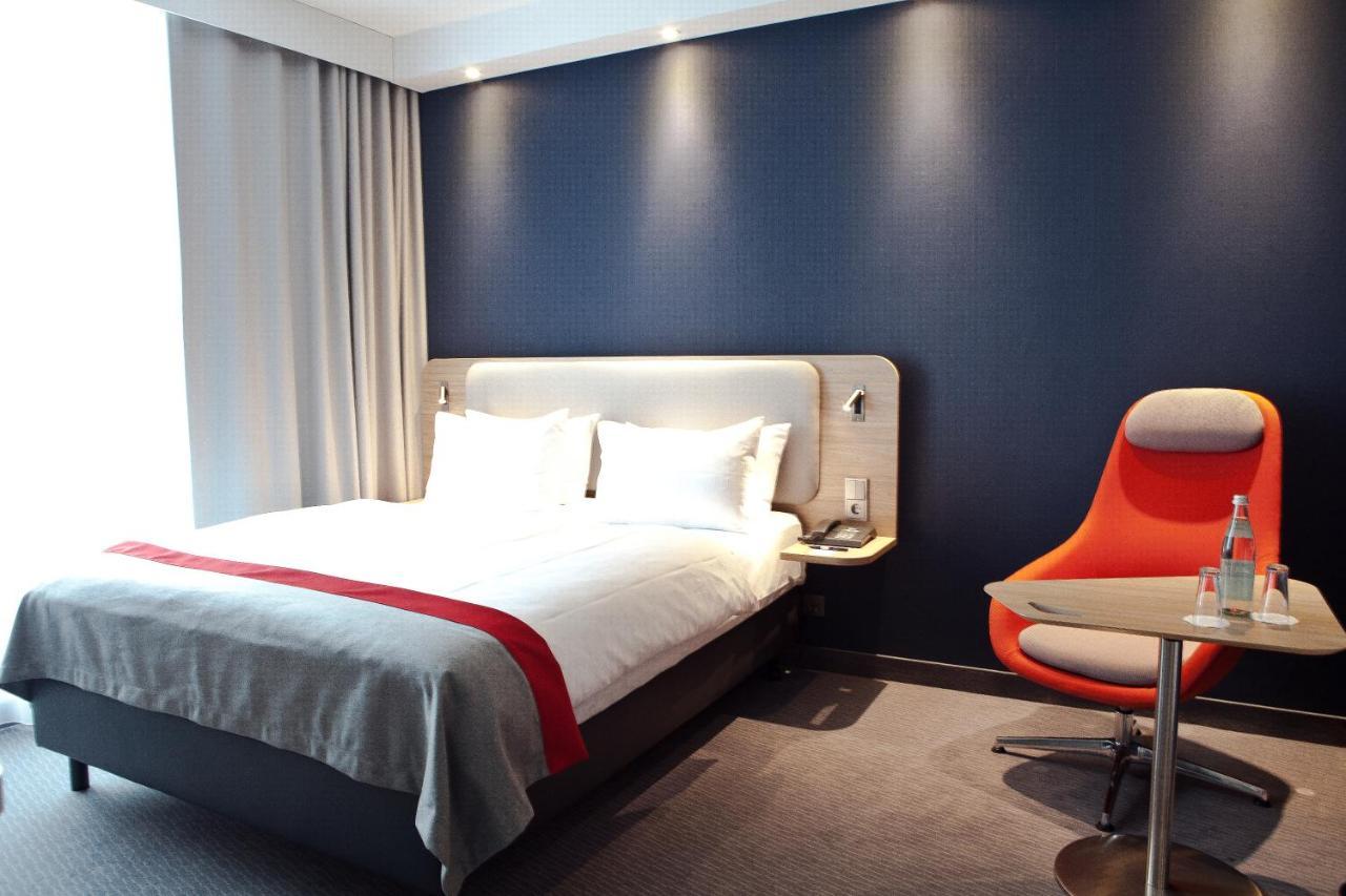 Holiday Inn Express Frankfurt Airport - Raunheim, An Ihg Hotel Esterno foto