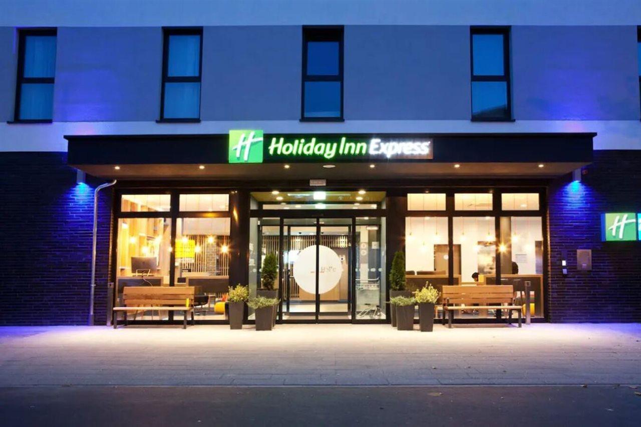 Holiday Inn Express Frankfurt Airport - Raunheim, An Ihg Hotel Esterno foto