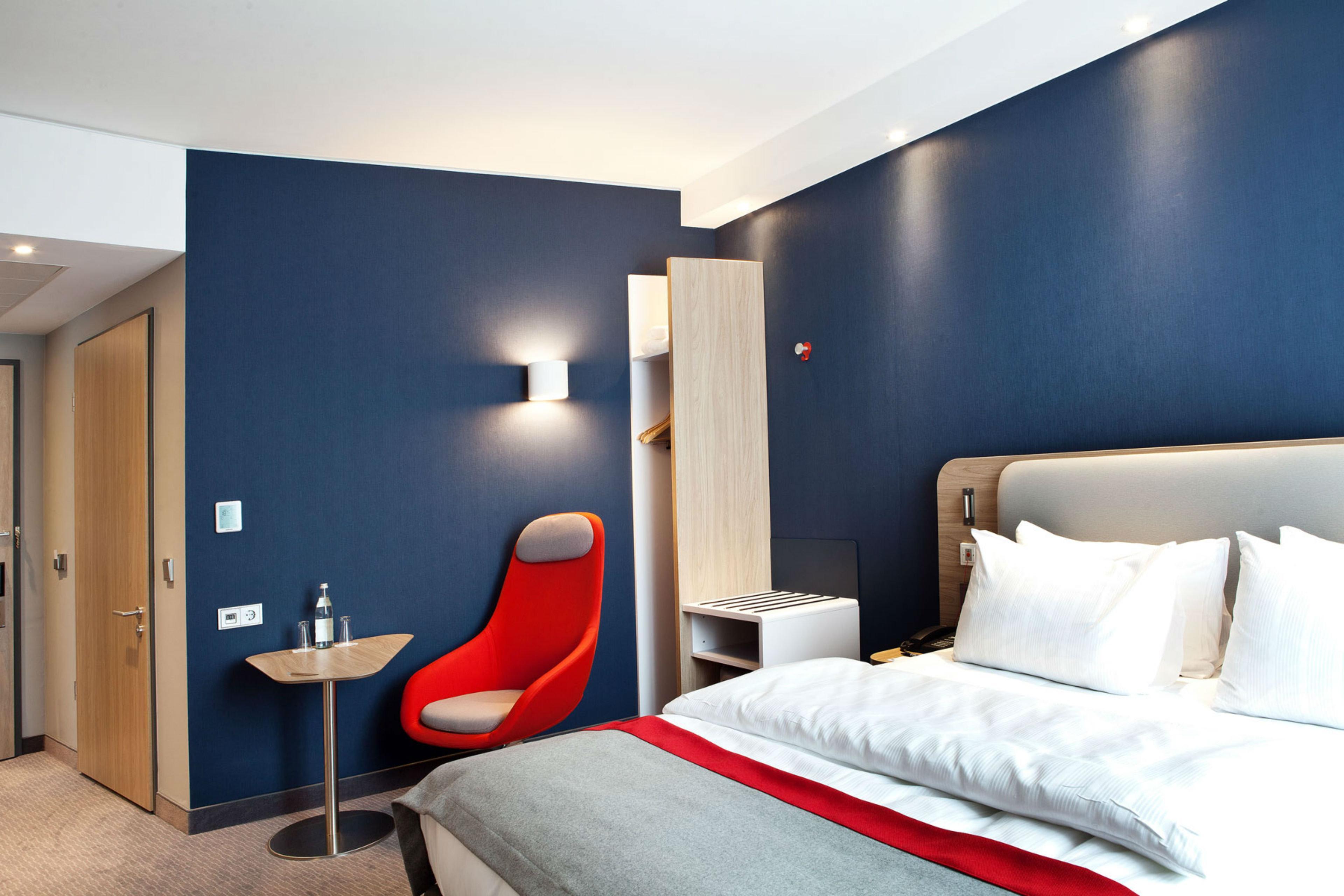 Holiday Inn Express Frankfurt Airport - Raunheim, An Ihg Hotel Esterno foto