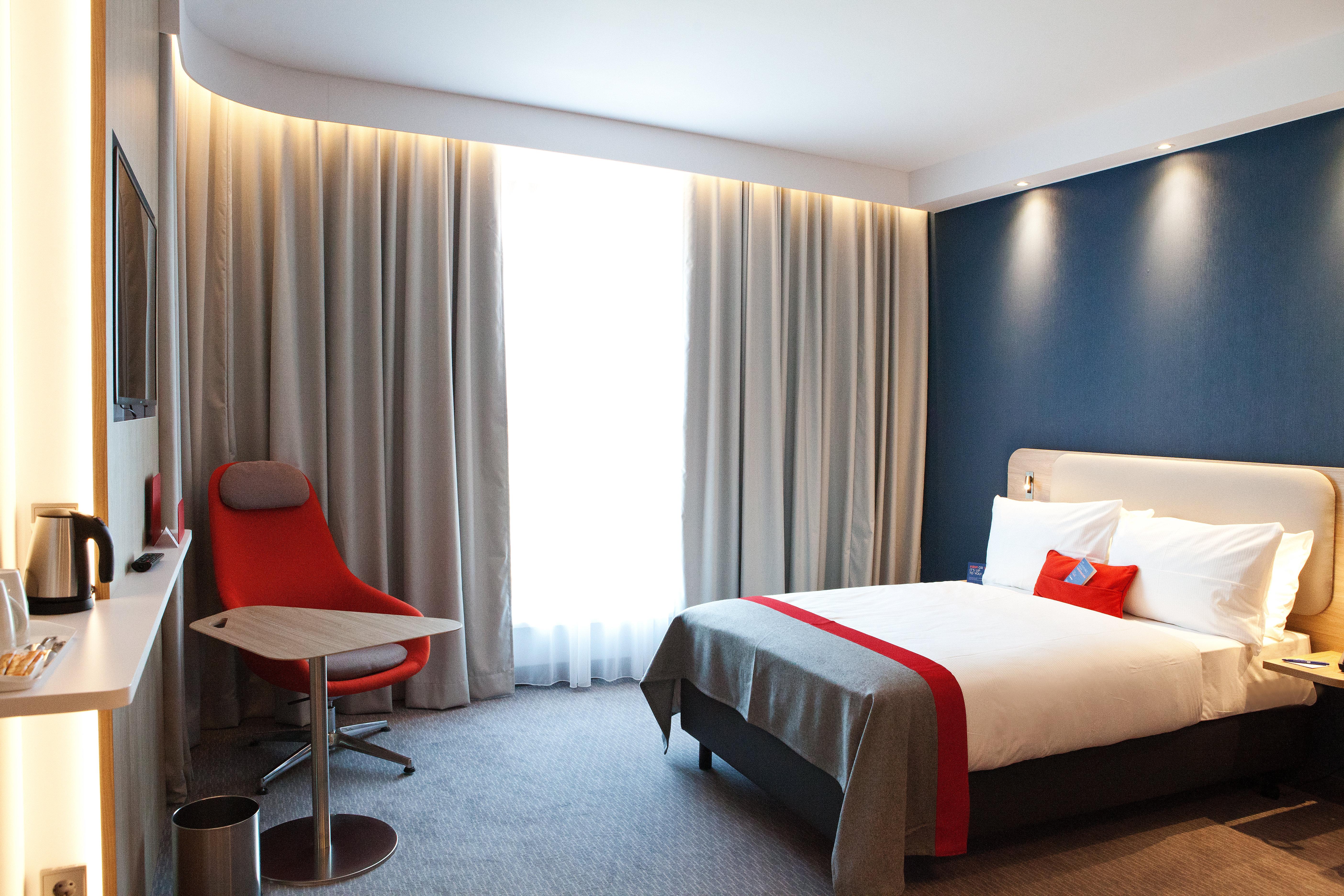 Holiday Inn Express Frankfurt Airport - Raunheim, An Ihg Hotel Esterno foto