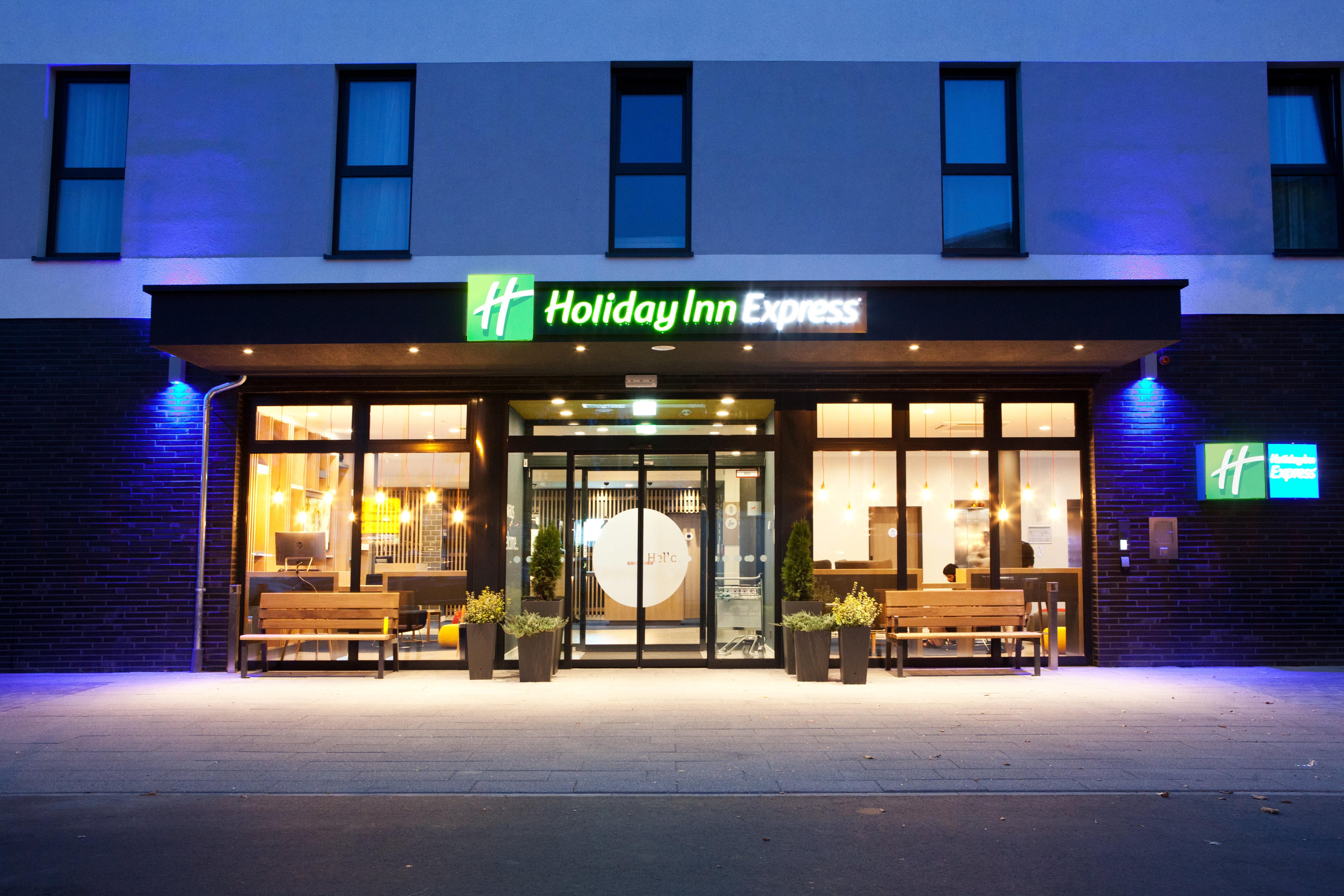 Holiday Inn Express Frankfurt Airport - Raunheim, An Ihg Hotel Esterno foto